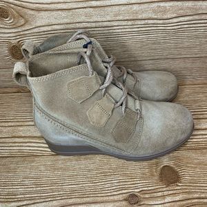 SOREL Women's Evie Lug Sole Lace Booties Size 7